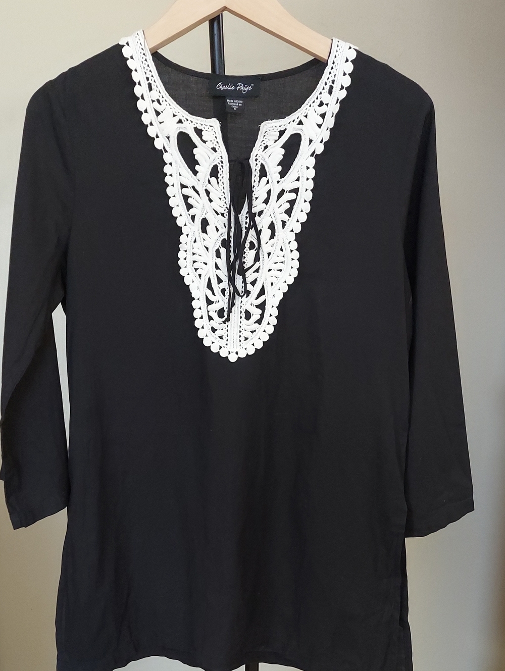 Charlie Paige Black Tunic Top with White Crochet V-Neck Sz S 100% Cotton
